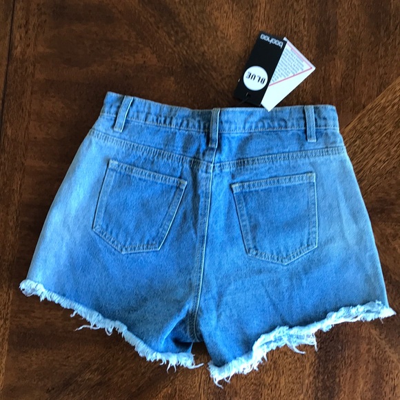 Blue Boohoo angled distressed denim shorts 6 NEW - Picture 4 of 8